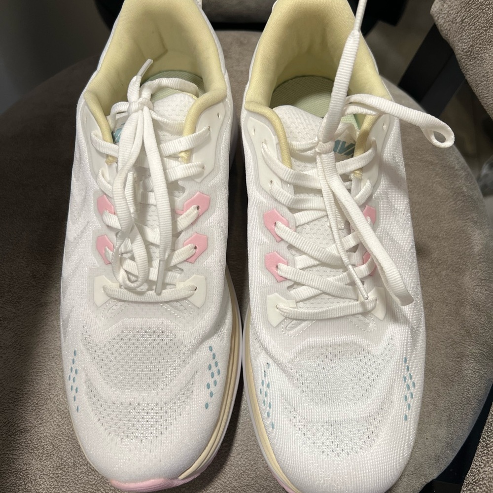 AVIA size 8.5